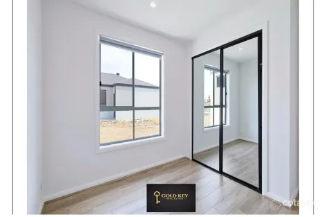 Property photo of 8 Beveridge Circuit Armstrong Creek VIC 3217