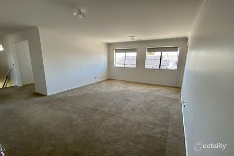 Property photo of 3 Bellsquarry Avenue Cranbourne East VIC 3977
