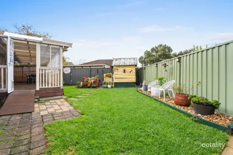 Property photo of 6 Phar Lap Close Mill Park VIC 3082