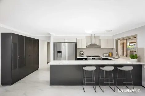 Property photo of 18 Shearer Place Colebee NSW 2761