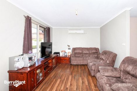 Property photo of 8 Hove Place Craigieburn VIC 3064
