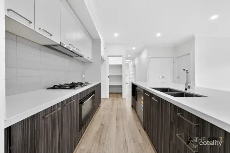 Property photo of 76 Basildon Crescent Strathtulloh VIC 3338