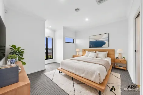 Property photo of 76 Basildon Crescent Strathtulloh VIC 3338