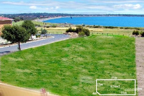 Property photo of 17 Gaussberg Walk Roxburgh Park VIC 3064