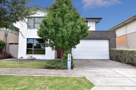 Property photo of 8 Ashberg Drive Waterways VIC 3195