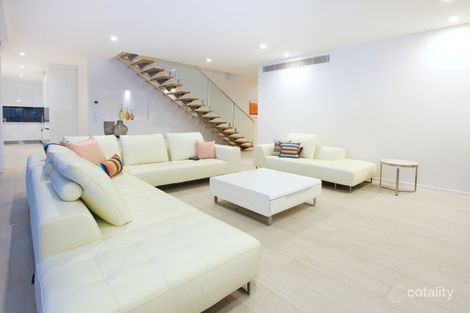 Property photo of 10 Winterhaven Key Broadbeach Waters QLD 4218