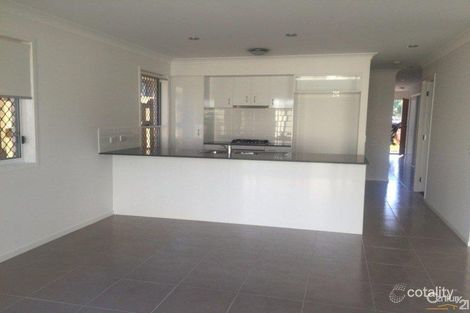 8 Shearer Cres, Kallangur, QLD 4503