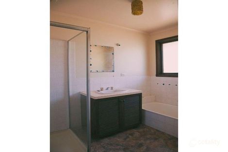 Property photo of 2 Pearson Road Drouin VIC 3818