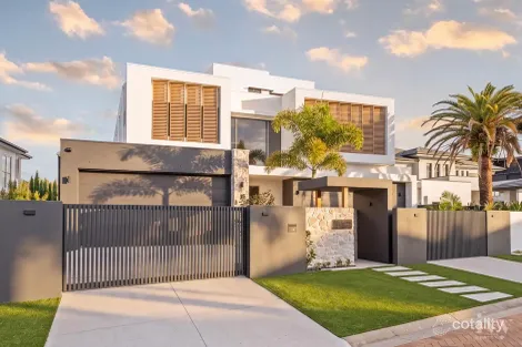 4 Regents Ct, Paradise Point, QLD 4216