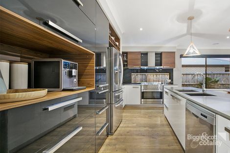 Property photo of 10 Morello Place Berwick VIC 3806