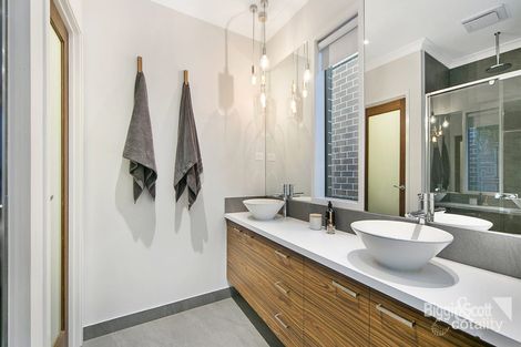 Property photo of 10 Morello Place Berwick VIC 3806