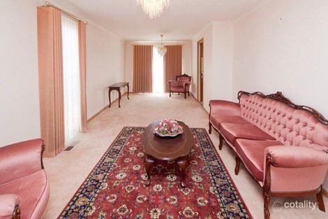 Property photo of 2 Montague Court Endeavour Hills VIC 3802