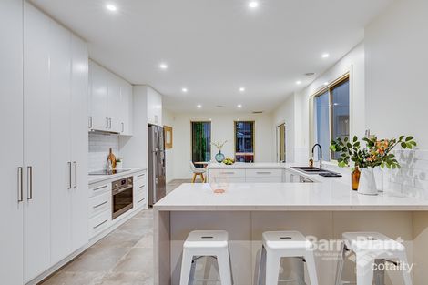 Property photo of 2 Macdonnell Court Taylors Lakes VIC 3038
