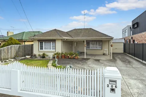 Property photo of 206 Parer Road Airport West VIC 3042