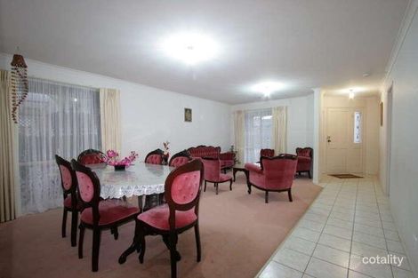 Property photo of 10 Canterbury Close Narre Warren VIC 3805