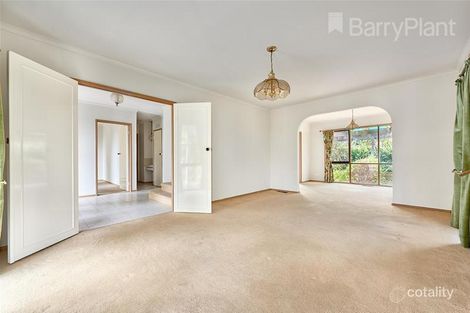 Property photo of 16 Sutherland Court Endeavour Hills VIC 3802