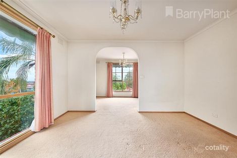 Property photo of 16 Sutherland Court Endeavour Hills VIC 3802