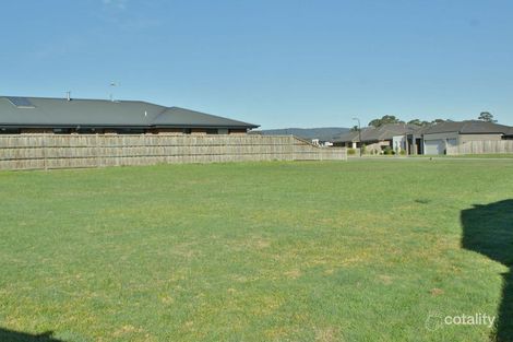 Property photo of 13 Harrison Boulevard Newborough VIC 3825