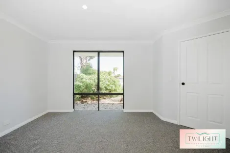 Property photo of 4 Eagle Mews Cooloongup WA 6168