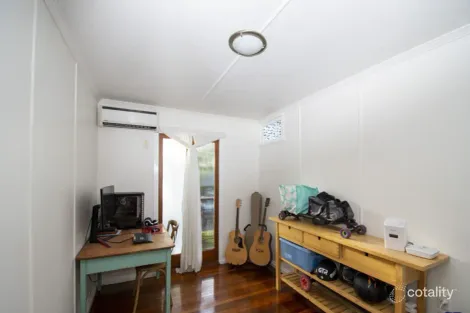 Property photo of 4 Cross Street Raceview QLD 4305