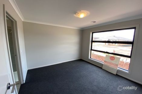 Property photo of 9 Pearce Way Weir Views VIC 3338