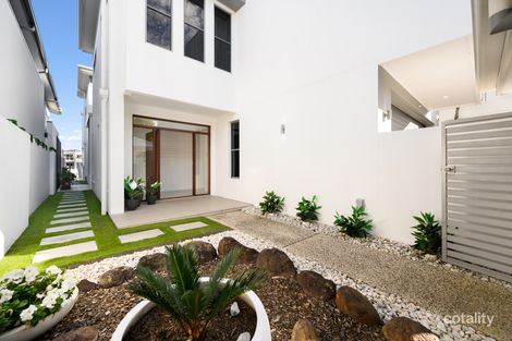Property photo of 35 Harbourvue Court Helensvale QLD 4212