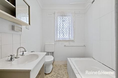 Property photo of 33 Cottonwood Crescent Macquarie Fields NSW 2564