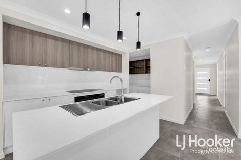 Property photo of 18 Pinnacles Street Yarrabilba QLD 4207