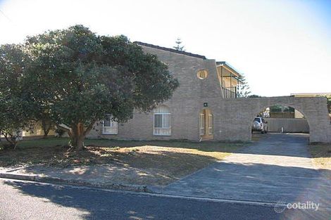 6 Wyuna Ave, The Entrance North, NSW 2261