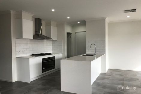 8 Rockingham Cct, Harkness, VIC 3337