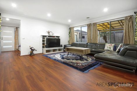 Property photo of 8 Fairhaven Boulevard Cranbourne West VIC 3977