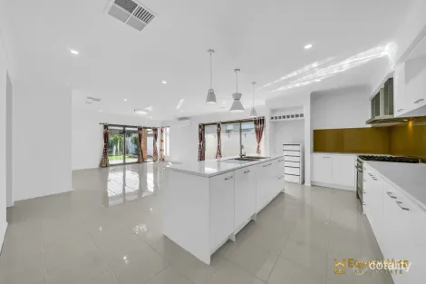 Property photo of 5 Swiss Way Manor Lakes VIC 3024