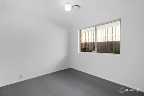 Property photo of 5 Windward Rise Pacific Pines QLD 4211