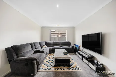 Property photo of 35 Danfield Drive Tarneit VIC 3029