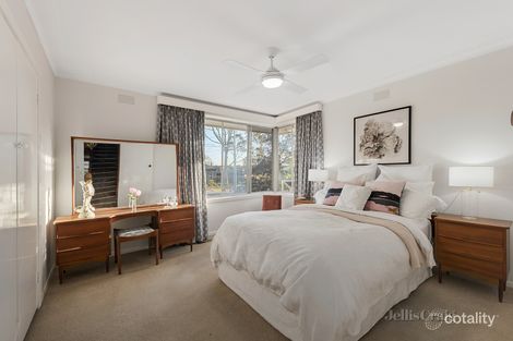 Property photo of 25 Aminya Crescent Yallambie VIC 3085