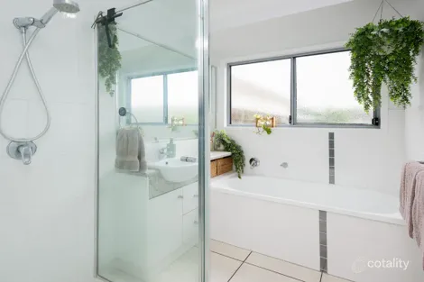 Property photo of 6 Maslin Chase Pacific Pines QLD 4211