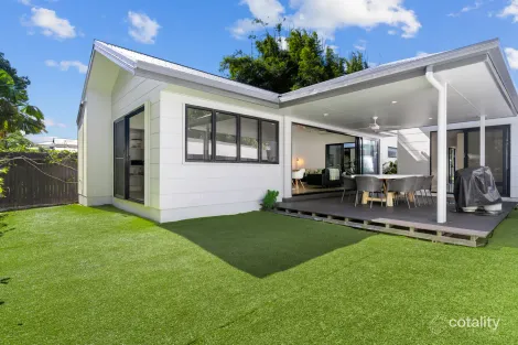 11 Holland St, Wongaling Beach, QLD 4852