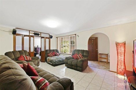 Property photo of 8 Owl Place Ingleburn NSW 2565