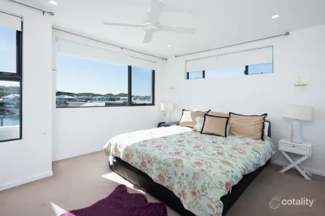 Property photo of 42 Outrigger Circuit Hope Island QLD 4212