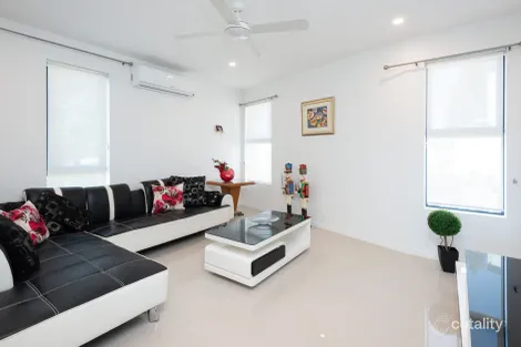 Property photo of 42 Outrigger Circuit Hope Island QLD 4212