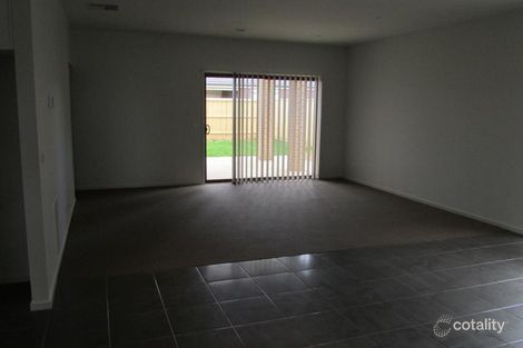 Property photo of 8 Brocker Street Clyde North VIC 3978