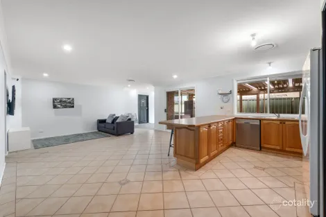 Property photo of 33 Archibald Crescent Rosemeadow NSW 2560
