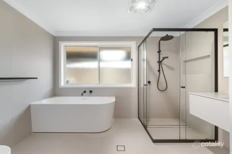 Property photo of 33 Archibald Crescent Rosemeadow NSW 2560