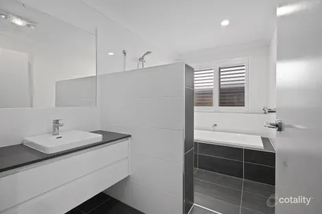 Property photo of 100 Andy Way Deebing Heights QLD 4306