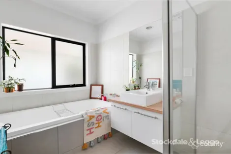 Property photo of 10 Barron Way Weir Views VIC 3338