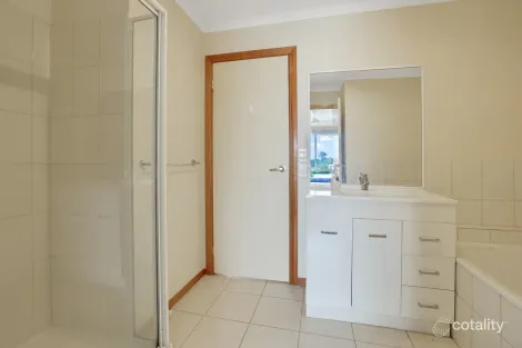 Property photo of 11/6B Hatfield Drive Drouin VIC 3818