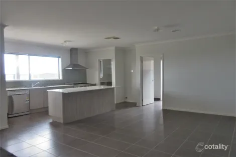 Property photo of 5 Cloverdale Road Tarneit VIC 3029