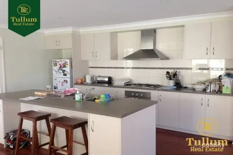 Property photo of 5 Maddock Drive Cranbourne East VIC 3977