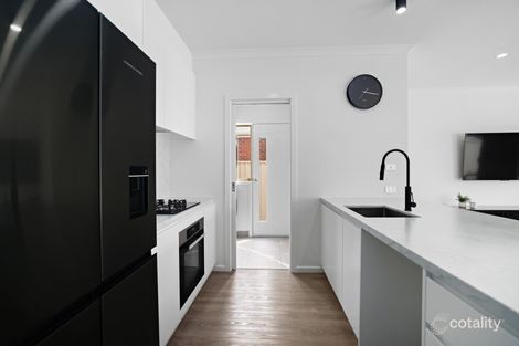 Property photo of 14 Hinchinbrook Close Caroline Springs VIC 3023
