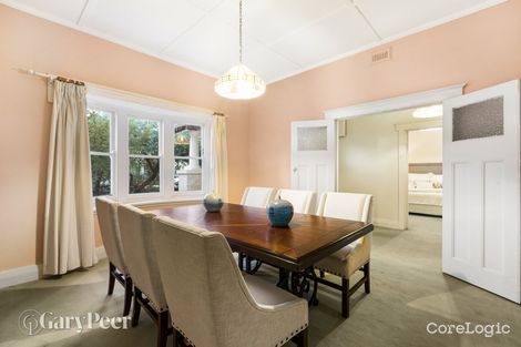 Property photo of 2 Oak Crescent Caulfield North VIC 3161